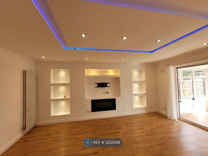 3 Bedroom Terraced House To Rent In Duriun Way, Erith, DA8