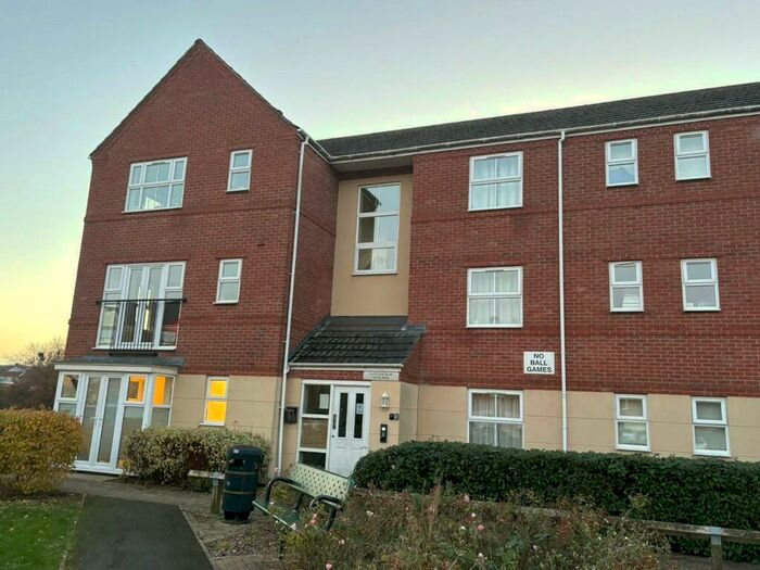 2 Bedroom Flat To Rent In Verney Road, Banbury, Oxfordshire, OX16