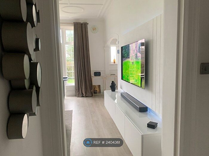 2 Bedroom Flat To Rent In Station Road, London, NW4