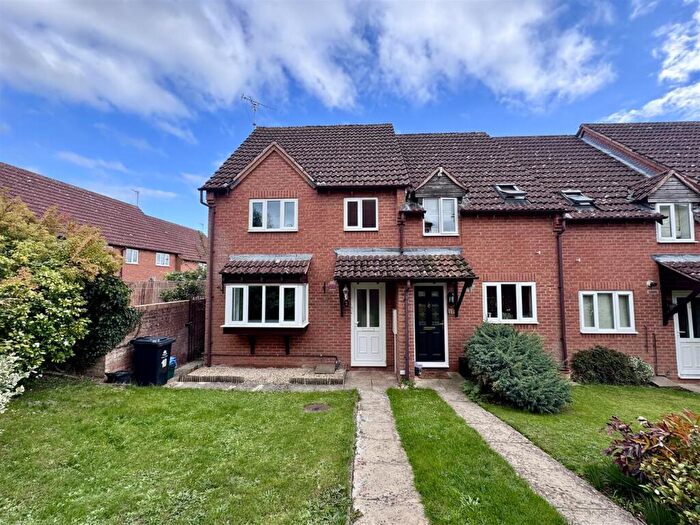 3 Bedroom End Of Terrace House For Sale In Russett Way, Newent, GL18