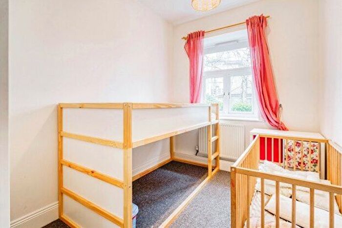 3 Bedroom Flat To Rent In Osborne Wallis House, Bristol, BS8