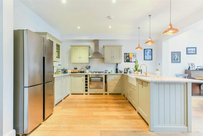 4 Bedroom Property To Rent In Poplar Road, London, SW19