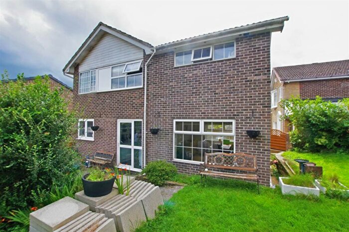 4 Bedroom Detached House For Sale In Templars Close, Halifax, HX4