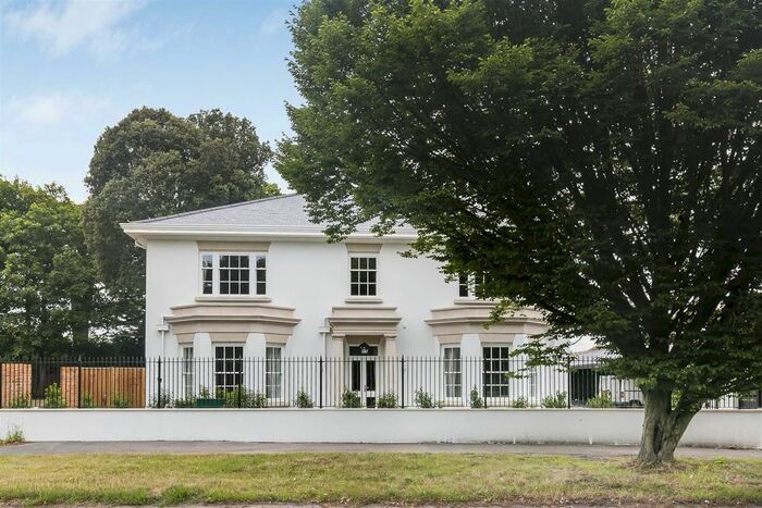 3 Bedroom Flat To Rent In Totteridge Village, Totteridge, N20