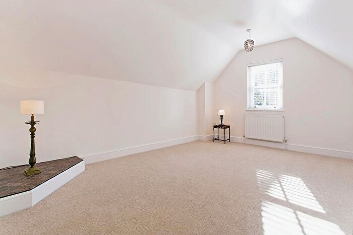 2 Bedroom Apartment To Rent In Hunter Road, Guildford, GU1