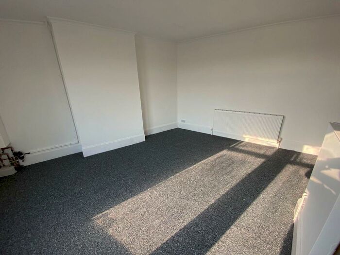 1 Bedroom Flat To Rent In Fawcett Road, Southsea, PO4