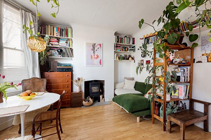2 Bedroom Flat For Sale In Coleman Road, London, SE5
