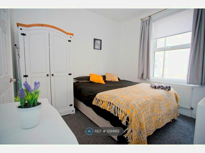 5 Bedroom Semi-Detached House To Rent In Cyril Road, Bournemouth BH8