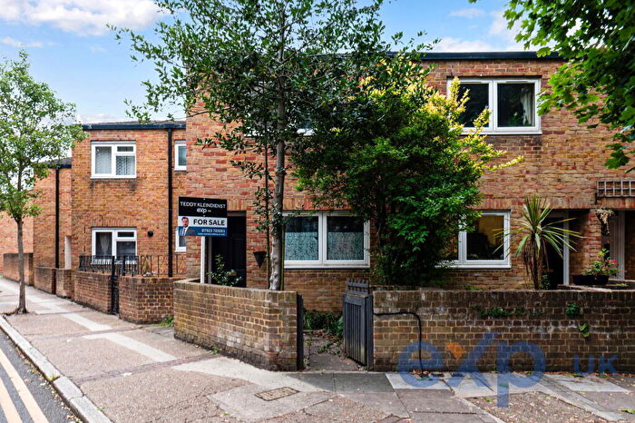 2 Bedroom Terraced House For Sale In Wynter Street, London, SW11