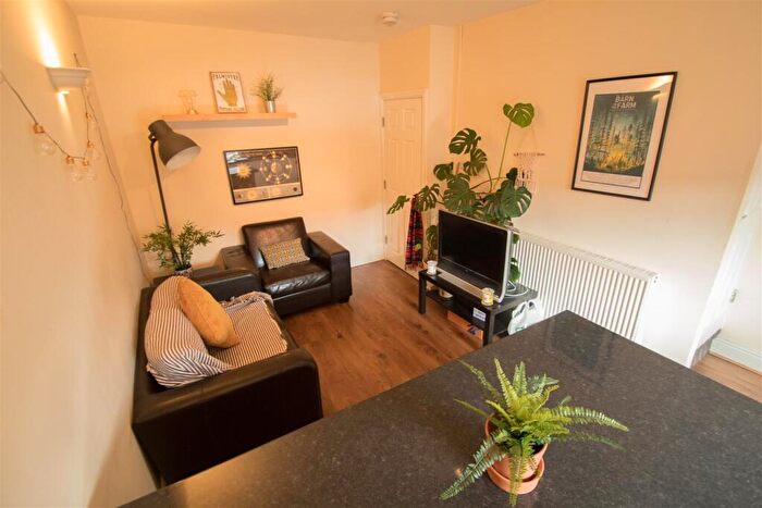 3 Bedroom Apartment To Rent In Grimthorpe Street, Headingley, Leeds, LS6