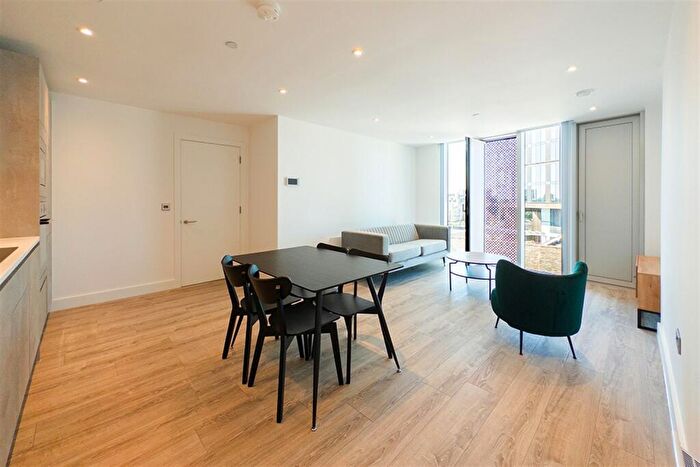 2 Bedroom Apartment To Rent In The Blade, M15