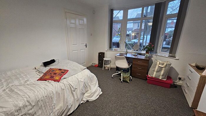 6 Bedroom Semi-Detached House To Rent In Langdale Avenue, Leeds, LS6