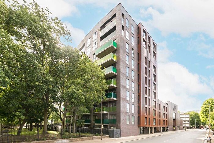 1 Bedroom Flat For Sale In Plough Road, Battersea, SW11