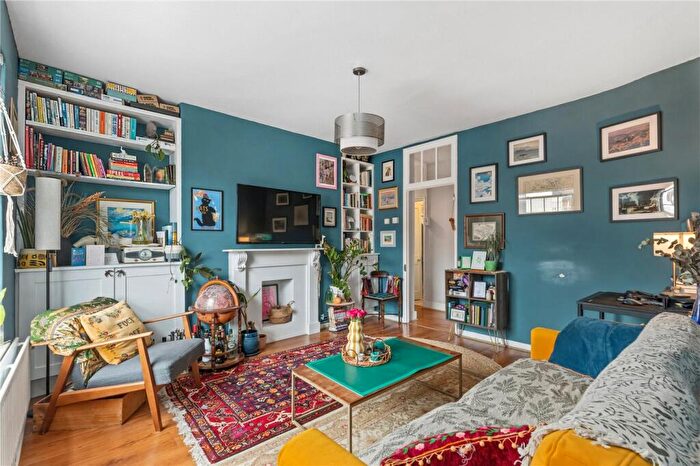 2 Bedroom Apartment For Sale In Kennington Oval, London, SE11