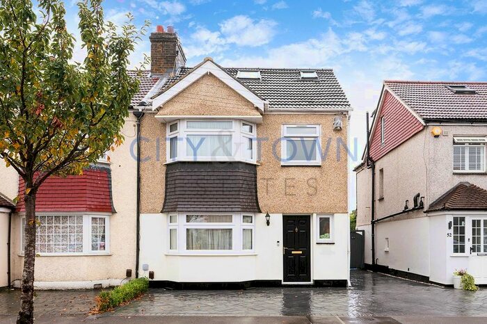 4 Bedroom Semi-Detached House To Rent In Northdown Road, Welling, DA16