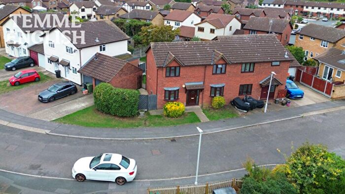 3 Bedroom Semi-Detached House For Sale In Fambridge Drive, Wickford, SS12