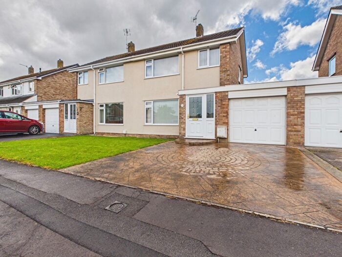 3 Bedroom Semi Detached House For Sale In Kestrel Close, Bridgwater, TA6
