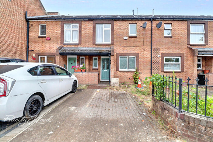 4 Bedroom Terraced House To Rent In Rectory Square, London, E1