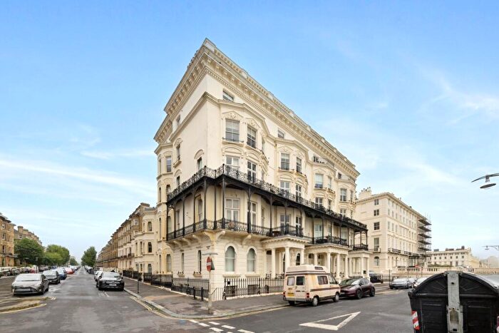 2 Bedroom Flat To Rent In Adelaide Mansions, Hove, East Sussex, BN3