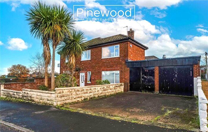 3 Bedroom Detached House For Sale In Aston Park Road, Aston, CH5