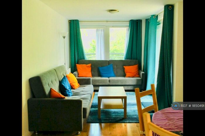 2 Bedroom Flat To Rent In Commonwealth Drive, Crawley, RH10