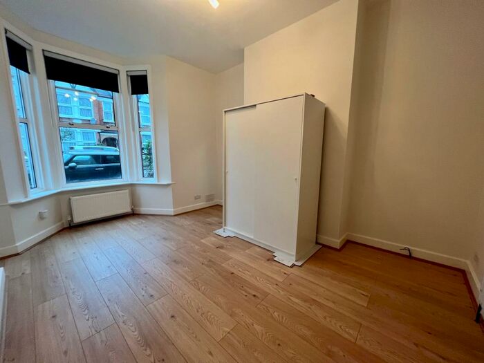 1 Bedroom Flat To Rent In Carlton Road, Friern Barnet, N11