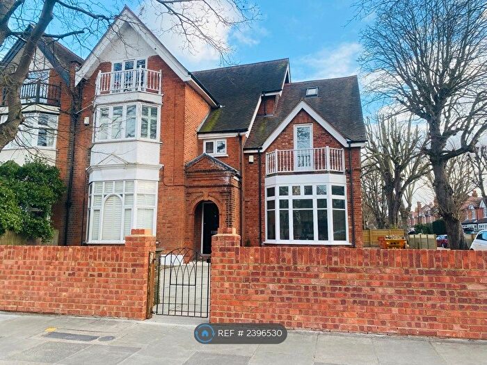 2 Bedroom Flat To Rent In Hampton Road, Twickenham, TW2
