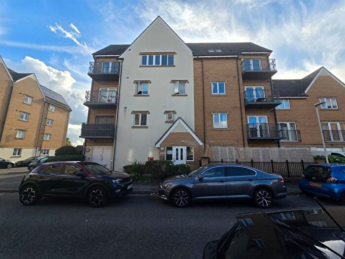 1 Bedroom Flat To Rent In Varcoe Gardens, Hayes, UB3
