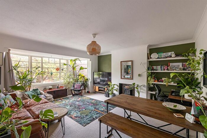 2 Bedroom Flat For Sale In Osborne Avenue, Jesmond, Newcastle Upon Tyne, NE2