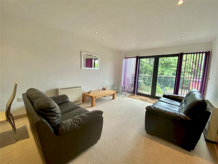 2 Bedroom Apartment To Rent In Wilmslow Road, East Didsbury, Manchester, M20
