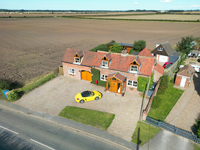 4 Bedroom Detached House For Sale In Sproatley Road, Hull, HU11