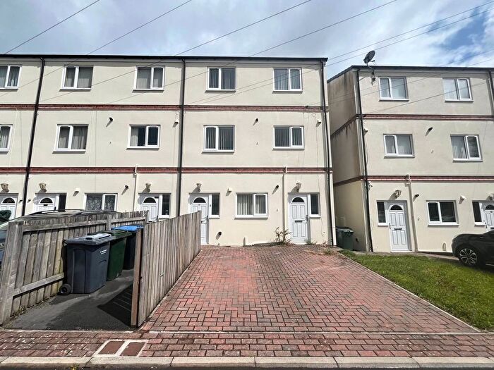 3 Bedroom Detached House To Rent In Wellington Court, Bradford, West Yorkshire, BD6