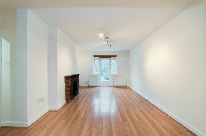 3 Bedroom Semi-Detached House To Rent In Asmuns Hill, Temple Fortune, NW11