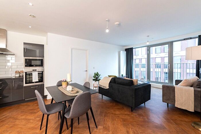 1 Bedroom Flat To Rent In Block A, Oldham Road, M4