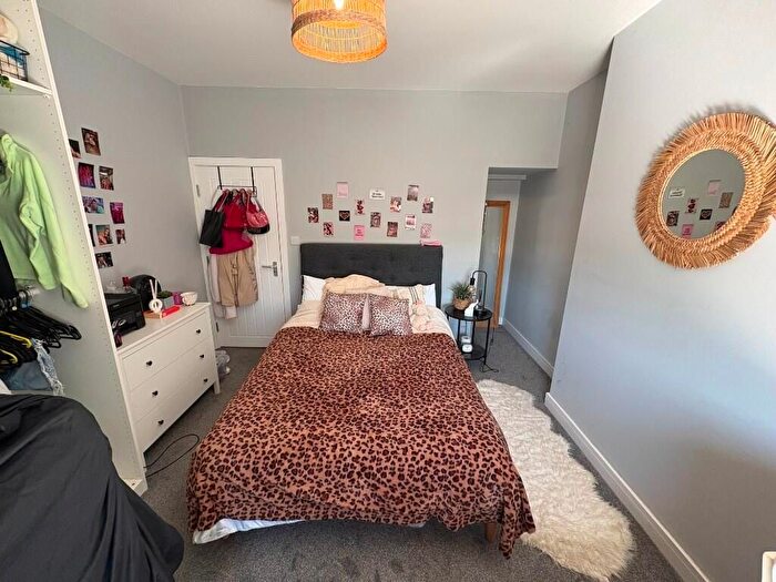 3 Bedroom Semi-Detached House To Rent In Edmund Road, Sheffield, S2