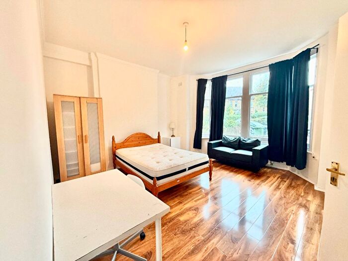 2 Bedroom Flat To Rent In Adelaide Avenue, London, SE4
