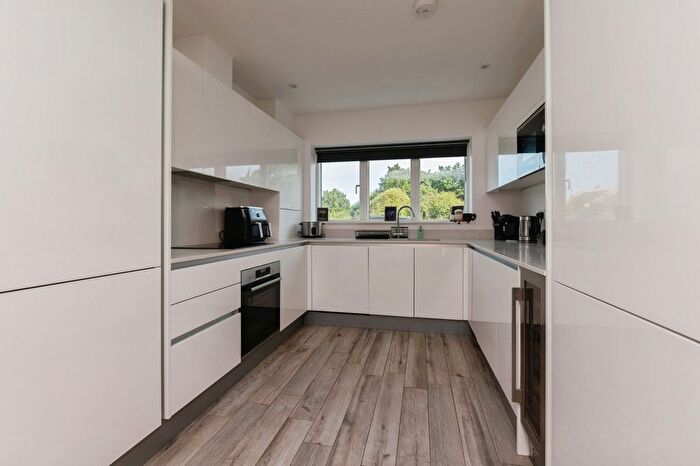 3 Bedroom Link Detached House For Sale In Belvedere Lane, Billericay, Essex, CM11