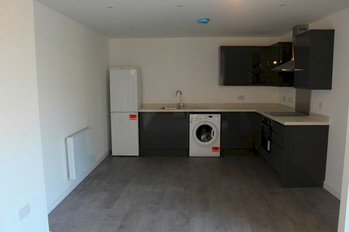 2 Bedroom Flat To Rent In West Street, Fareham, PO16