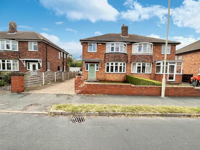 3 Bedroom Property To Rent In Hirstead Road, Scarborough, YO12