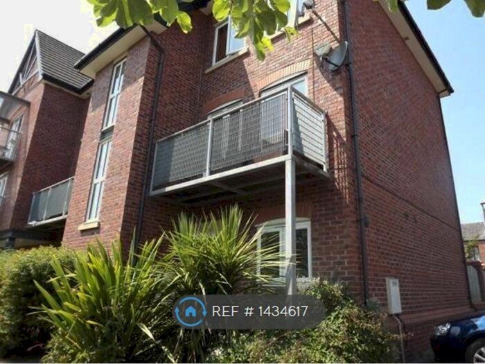 4 Bedroom Terraced House To Rent In Waterside, Sale, M33