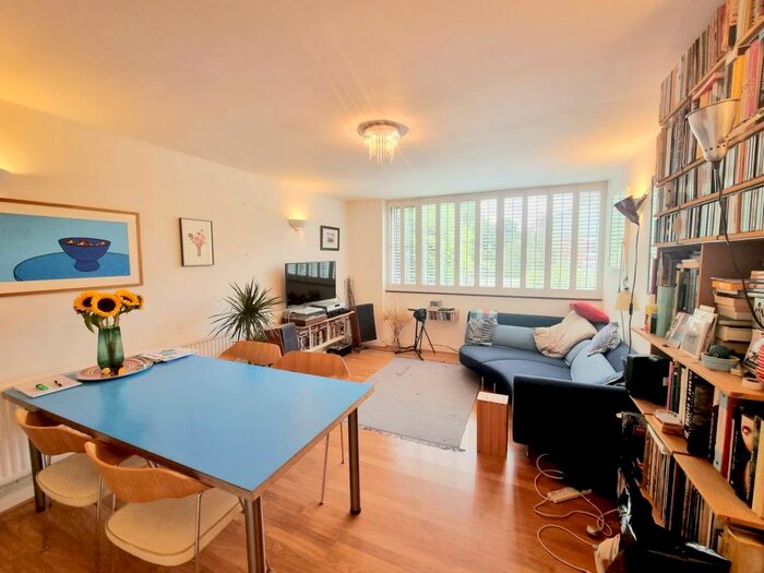 2 Bedroom Flat To Rent In Avenue Hall, Avenue Road, Highgate, N6