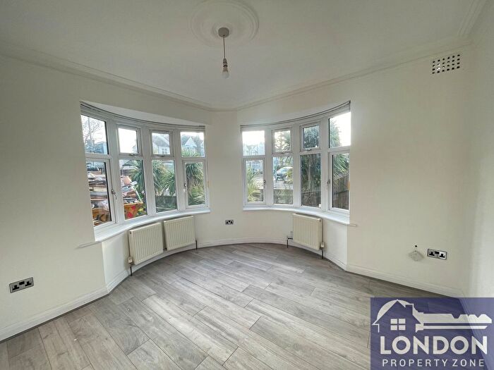 3 Bedroom Detached House To Rent In Demesne Road, Wallington, SM6