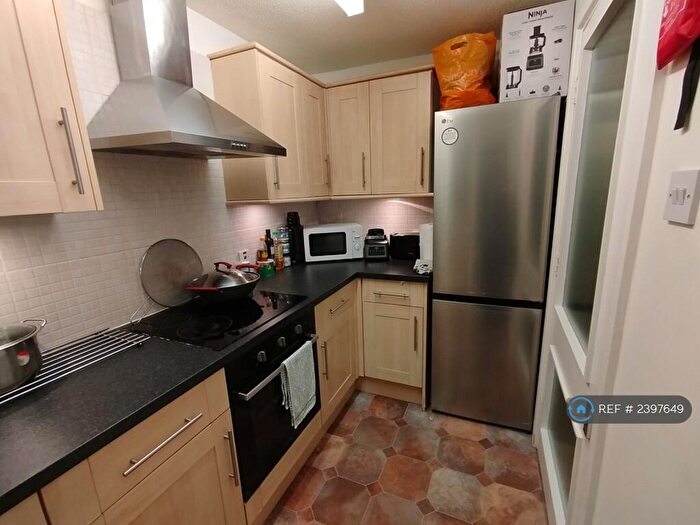 1 Bedroom Flat To Rent In Garrick Crescent, Croydon, CR0