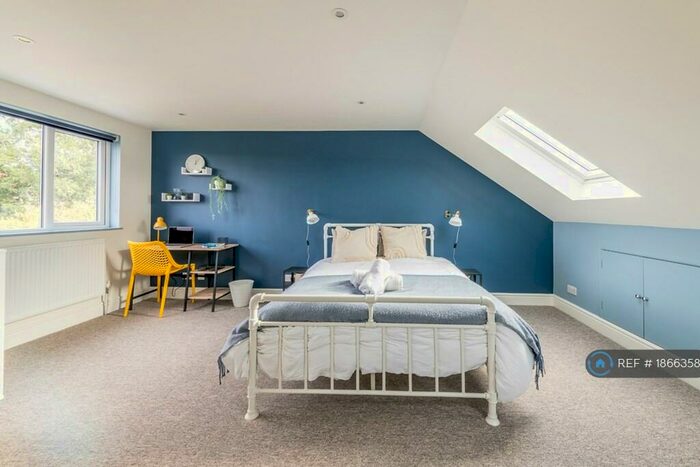 4 Bedroom Semi-Detached House To Rent In Hardenhuish Road, Bristol, BS4