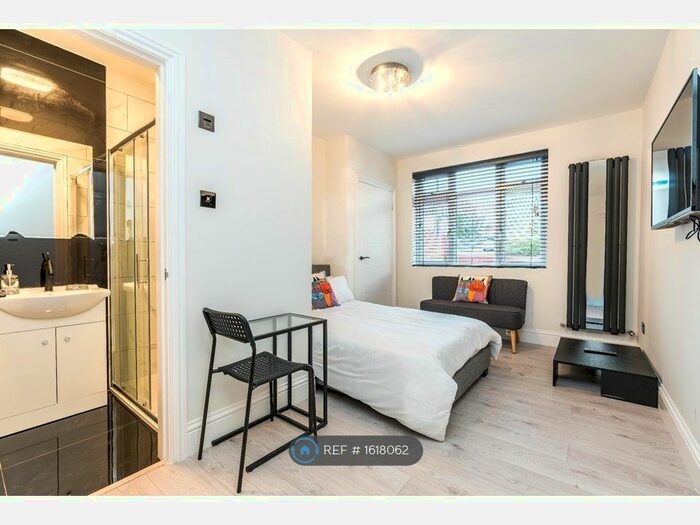 Studio To Rent In South Croydon, Selsdon, CR2