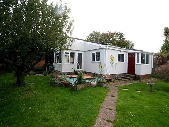 2 Bedroom Mobile/park Home For Sale In Shirkoak Park, Ashford, TN26