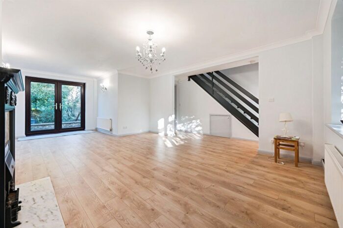 4 Bedroom Detached House For Sale In Adur Close, West End, Southampton, SO18