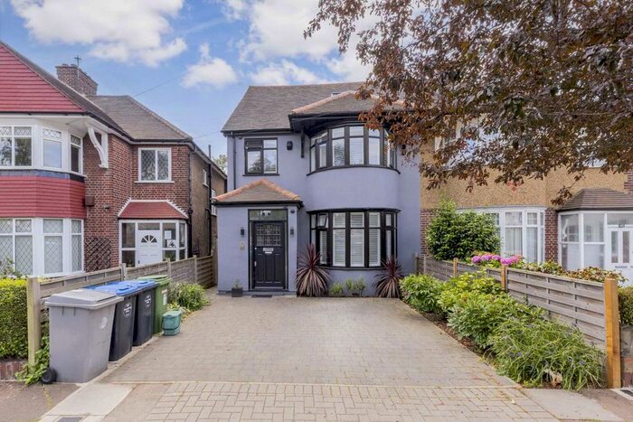 4 Bedroom Property To Rent In Leighton Gardens, London, NW10