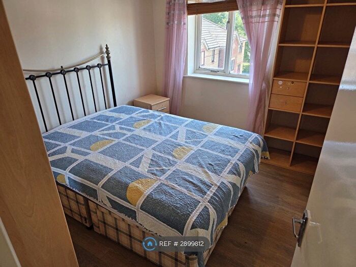 2 Bedroom Flat To Rent In Cherry Blossom Close, Palmer Green, N13