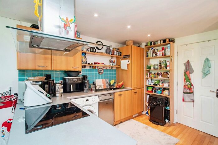 1 Bedroom Flat For Sale In Farthing Close, Watford, WD18